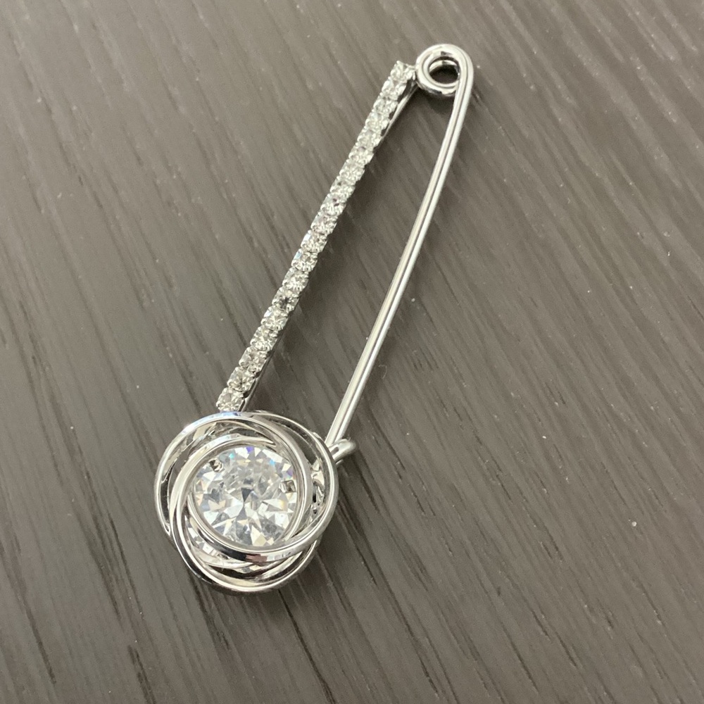 Elegant Silver Brooch with Crystal Accent